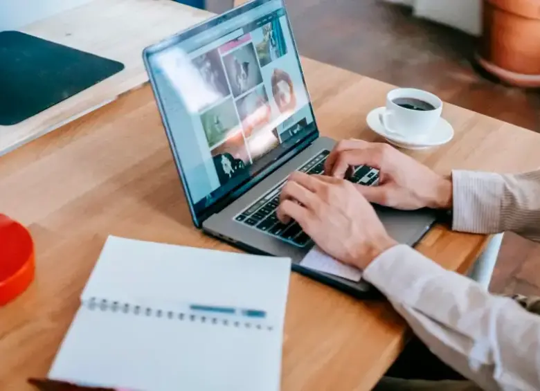 Empresas de distintos sectores están buscando personal para cargos de atención al cliente, ventas y operarios. FOTO: PEXELS