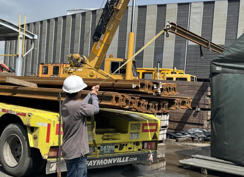 El lote de rieles llegó a territorio colombiano luego de varios días de transporte marítimo y tras ser desembarcadas en el Puerto de Barranquilla. FOTO: Cortesía Metro de Medellín