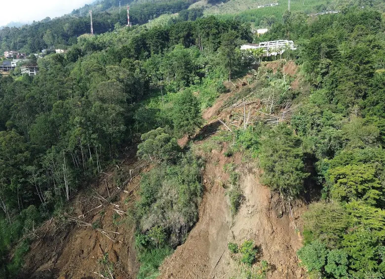 Corantioquia ordenó suspender las obras en la parte alta de la montaña. FOTO: MANUEL SALDARRIAGA