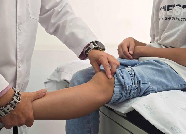 Los especialistas recomiendan consultar al médico si un niño presenta dolor persistente, dificultad para caminar o una masa que aumenta de tamaño, ya que estos síntomas podrían ser señales de un sarcoma. FOTO: Hospital San Vicente Infantil.