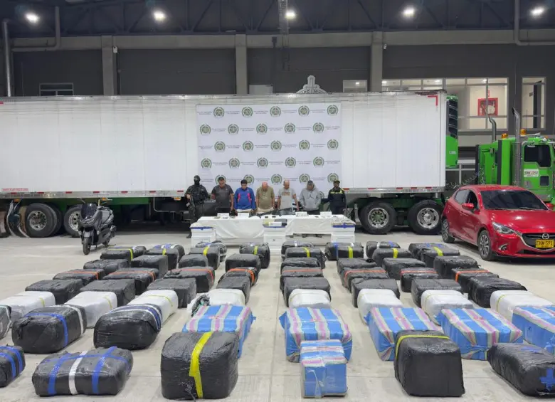 Los paquetes marcados con cintas rosadas son los que contendrían la marihuana modificada genéticamente con componentes para aumentar el deseo sexual en las mujeres. FOTO: CORTESÍA POLICÍA METROPOLITANA