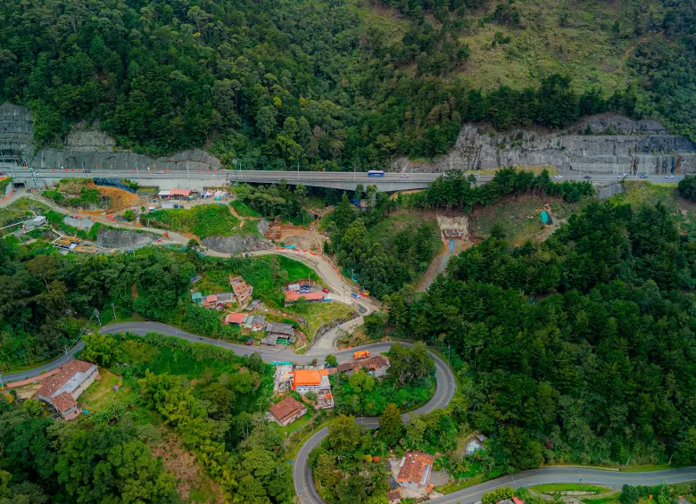 Uno de los frentes clave es la construcción de 4,5 km de vías a cielo abierto entre los túneles Seminario y Santa Elena. FOTO cortesía 