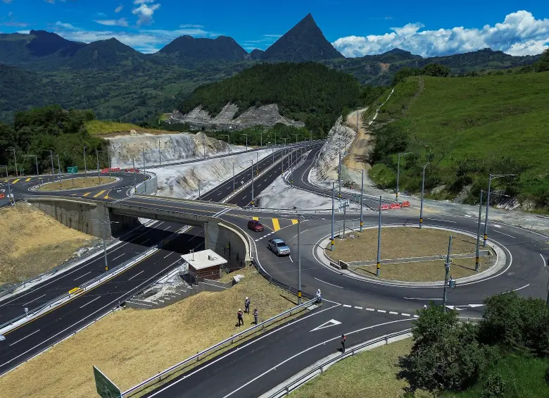 Covipacífico habilitó este mes el tramo de 13 kilómetros entre Camilo C y La Siria (Titiribí), en el que se incluyen el Túnel de Amagá, 21 puentes y una parte de vía en superficie. FOTO Manuel Saldarriaga