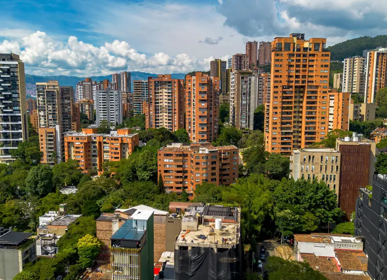 Las autoridades realizan inspecciones para verificar licencias, uso del suelo y condiciones de convivencia en alojamientos de renta corta. FOTO EL COLOMBIANO. 