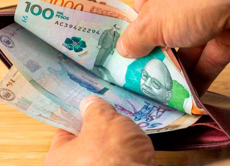 La prima de mitad de año es una herramienta para sanear las finanzas personales, como pagar deudas o ahorrar e invertir. FOTO: GETTY