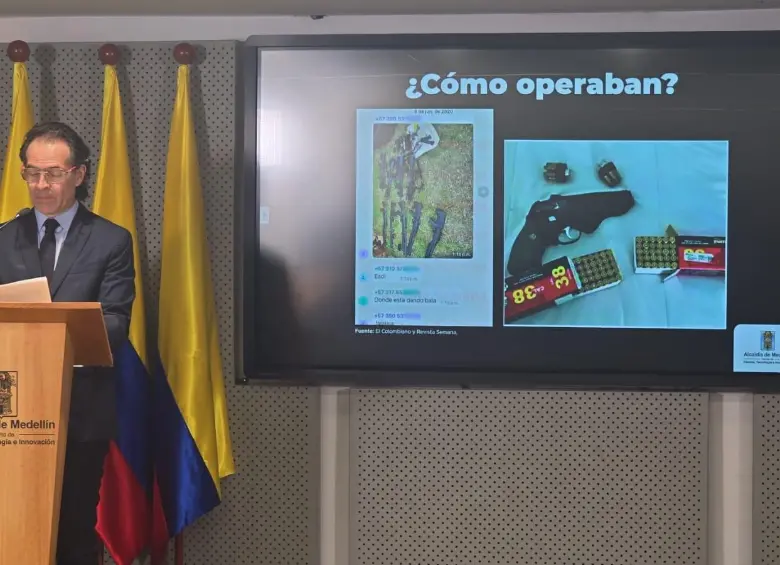 El alcalde de Medellín, Federico Gutiérrez, durante la rueda de prensa de este lunes. FOTO: Santiago Olivares Tobón