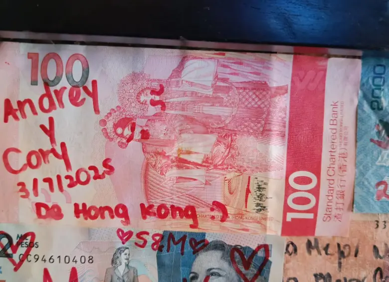 Un billete del extranjero traído por uno de los clientes en 2011. FOTO: Cristian Álvarez.