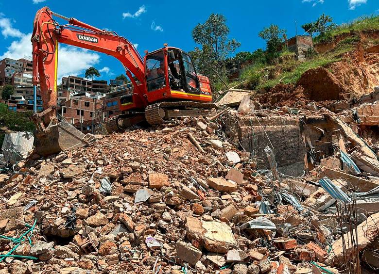 Así quedó el edificio demolido por fallas estructurales en el corregimiento Altavista, de Medellín. FOTO: CORTESÍA DAGRD