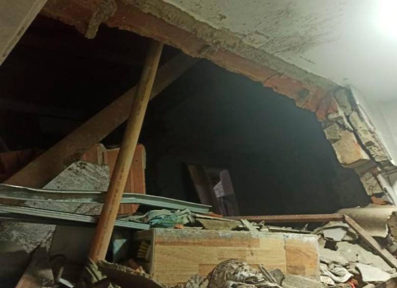 Nueve viviendas tienen recomendación de evacuación por daños causados con la explosión. FOTO Cortesía DAGRD