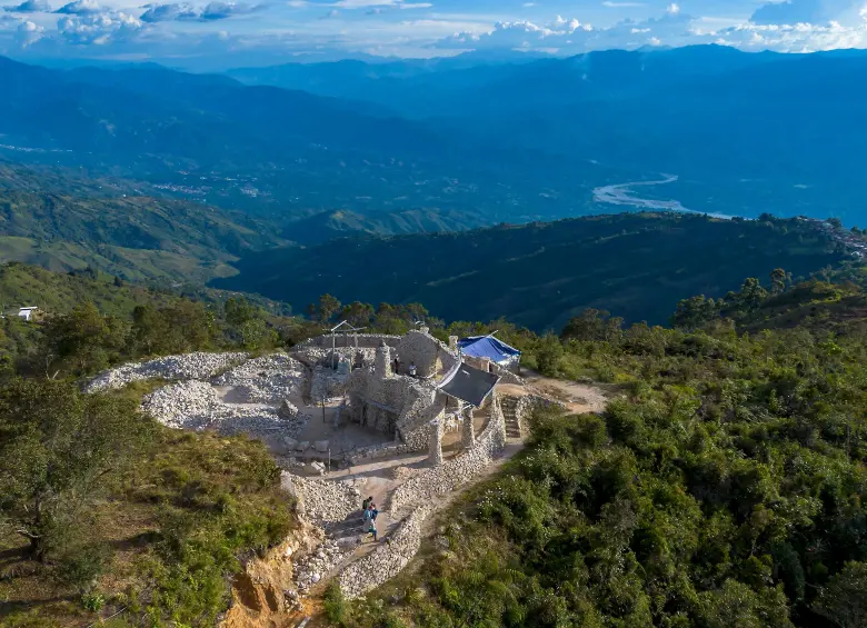 Desde donde se construye la casa se divisa con una imagen nítida y limpia el río Cauca y la cordillera Occidental. FOTO: CAMILO SUÁREZ