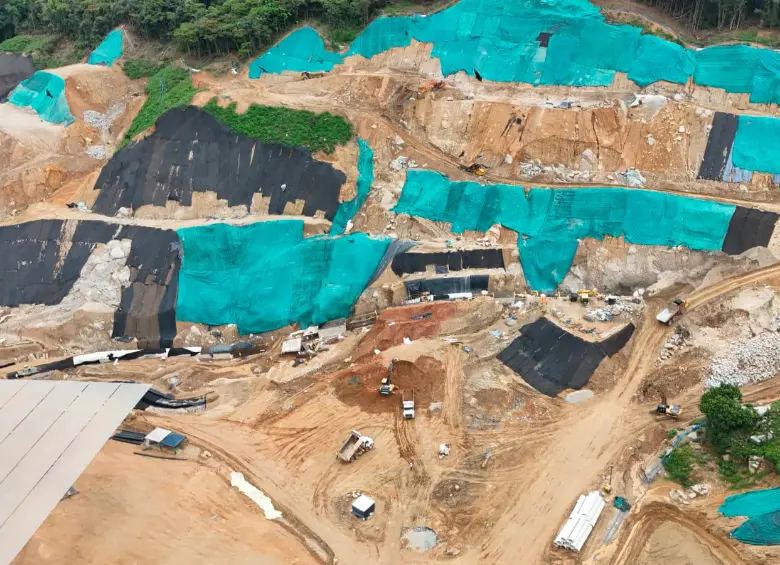 Así avanza la construcción del vaso La Piñuela, que lleva ya casi tres años de retraso de acuerdo al cronograma que debió cumplir la alcaldía anterior. FOTO: CORTESÍA