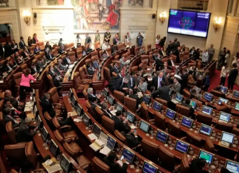 El debate del Presupuesto General de la Nación 2027 quedó suspendido este miércoles tras la ausencia de ministros y del director del DNP. FOTO COLPRENSA
