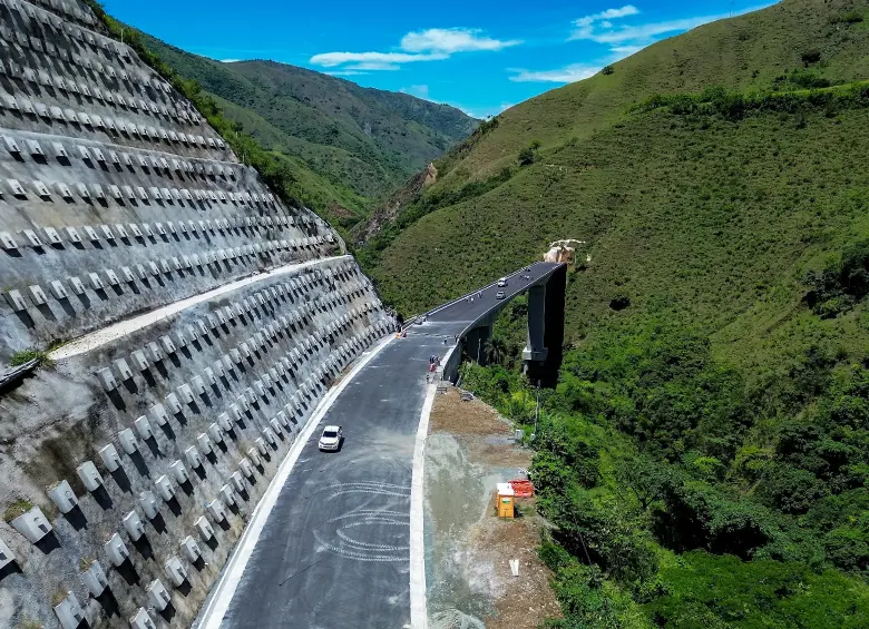 El segundo tramo del Túnel del Toyo, que fue cedido por el Invías a la región, comprende a su vez dos sectores desde Santa Fe de Antioquia hasta la entrada del túnel principal al municipio de Giraldo. FOTO Camilo Suárez