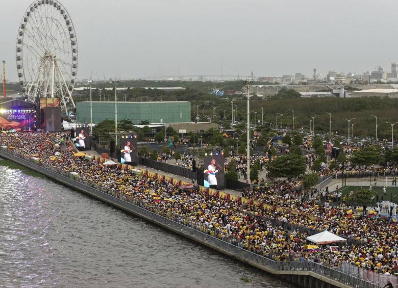 Cierre de campaña de Abelardo De la Espriella en la explanada del Pabellón de Cristal del Gran Malecón de Barranquilla, con más de 50.000 simpatizantes presentes. FOTO redes sociales