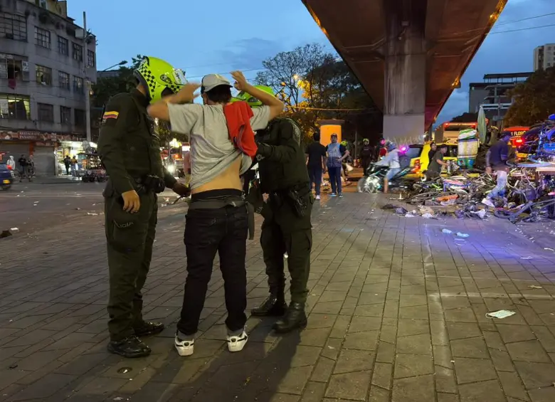 Las autoridades recorrieron varios puntos críticos en el Centro de Medellín para hacer controles. FOTO: Cortesía Alcaldía de Medellín