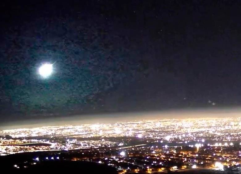 La roca se desintegró al tocar tierra. FOTO CAPTURA DE PANTALLA