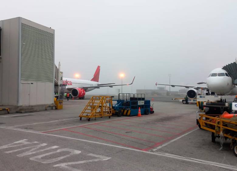Desde tempranas horas de la mañana el aeropuerto de Rionegro presenta restricciones. FOTO: Cortesía