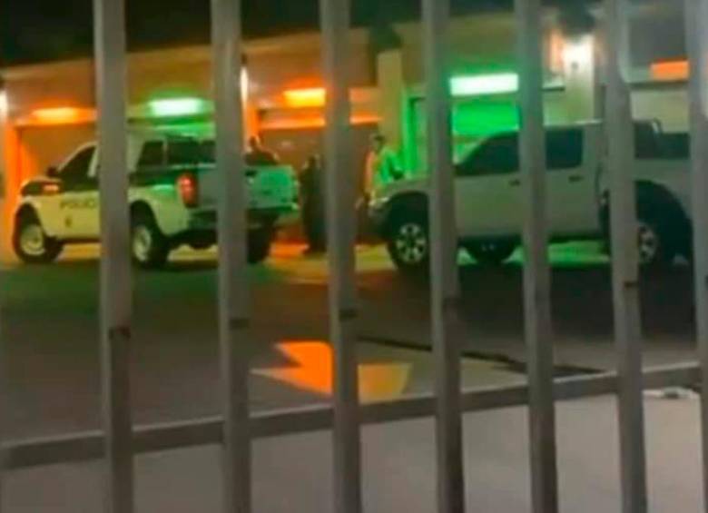 El CTI de la Fiscalía llegó al lugar para investigar de manera preliminar lo que ocurrió con el bebé. FOTO: TOMADA DEL VIDEO 