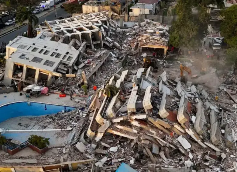 El balance oficial reporta 855 infraestructuras afectadas, 189 con “derrumbe total”. FOTO: AFP