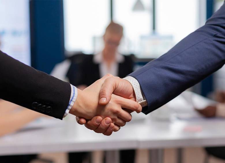 Empresas en Colombia ajustan sus planes de contratación ante un entorno económico más incierto. FOTO: GETTY