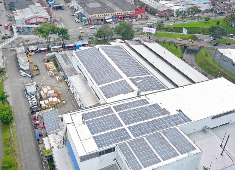 Esta planta de transformadores, ubicada en el municipio de Dosquebradas, cuenta con la misma tecnología de las 60 fábricas que tiene Hitachi Energy a nivel mundial. Este año, la firma instaló en la fábrica una planta fotovoltaica con 1.200 paneles solares. FOTO CORTESÍA
