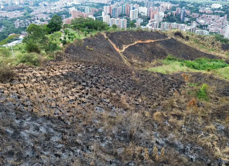 El Cerro de las Tres Cruces está en el límite del corregimiento de Altavista y cerca del barrio Loma de los Bernal. Foto: Manuel Saldarriaga.