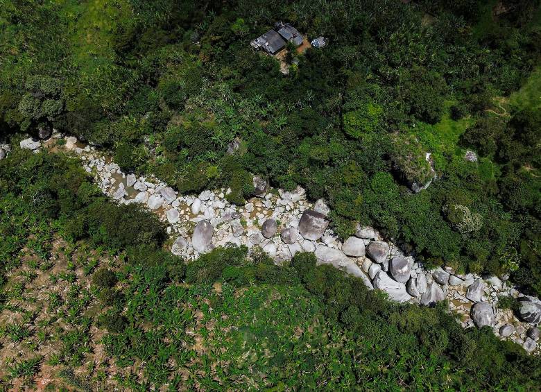 Rocas gigantes pertenecientes al batolito antioqueño se apropian del lecho. Es un tramo de poco menos de un kilómetro. FOTO Manuel Saldarriaga