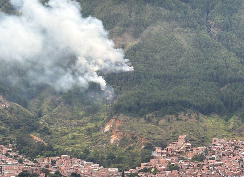 El incendio en el Cerro Quitasol. Foto: cortesía. 