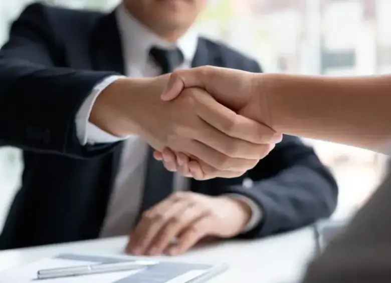 Expertos advierten que la falta de autenticidad y estrategia son errores que alejan a los candidatos de un empleo. FOTO: PEXELS