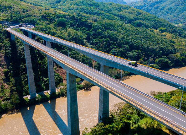 Odinsa alcanzó por primera vez la calificación ‘AAA(col)’ otorgada por Fitch Ratings, la máxima nota crediticia en Colombia, respaldada por su solidez financiera y estrategia de crecimiento. FOTO cortesía Odinsa