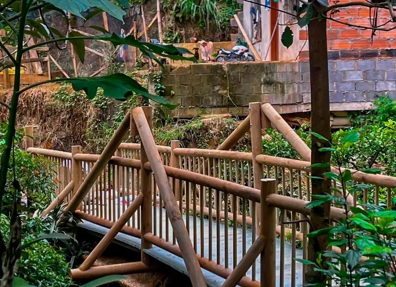 Los puentes están bien sobre quebradas o en terrenos sinuosos que dificultan la movilidad entre barrios. FOTO: ALCALDÍA
