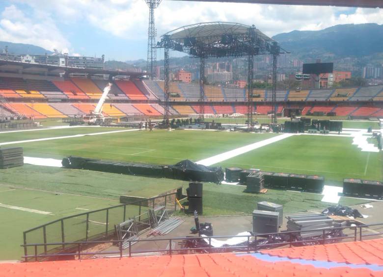 Montaje del escenario para el concierto de Maluma del próximo sábado. FOTO CORTERSÍA
