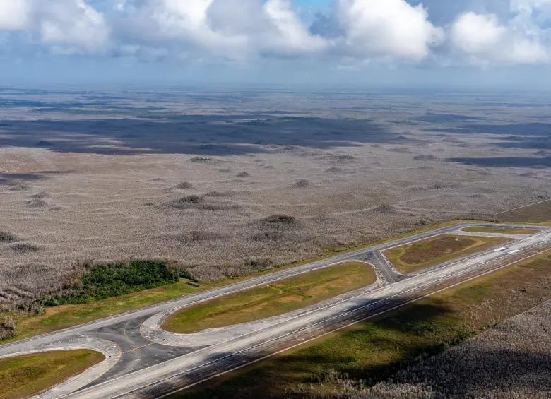 Florida construye el Alcatraz de los caimanes para detener migrantes en los Everglades 