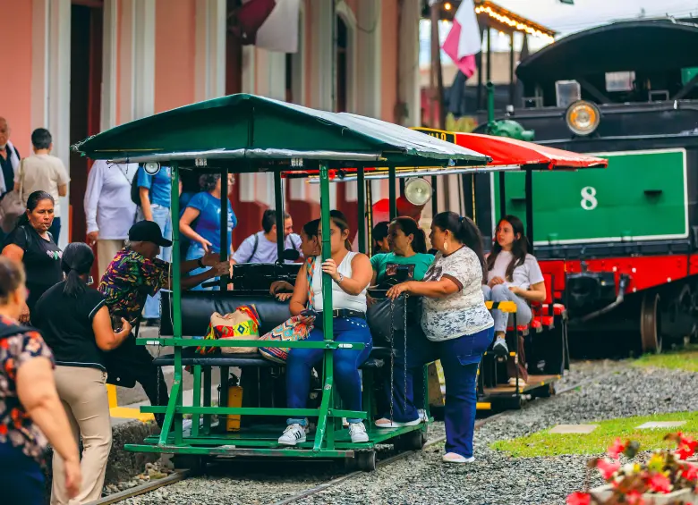 Miles de personas disfrutan de múltiples actividades relacionadas con las vías férreas del tren. FOTO: CAMILO SUÁREZ
