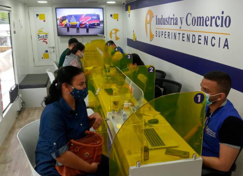 La Superintendencia de Industria y Comercio formuló pliego de cargos contra la propietaria de Wom, la empresa Partners Telecom Colombia. FOTO Cortesía Twitter Superindustria.