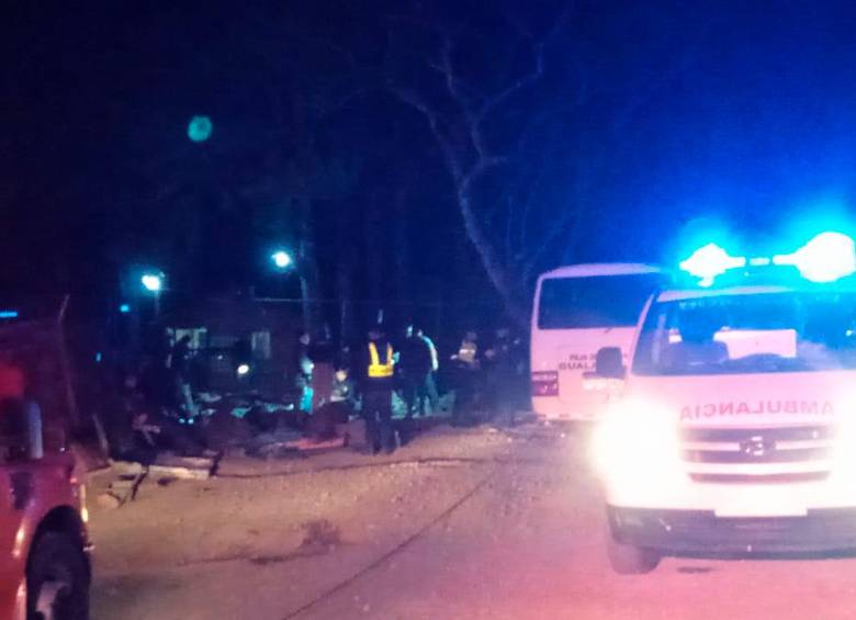 Medios locales aseguran que por erro el conductor no se detuvo en un albergue donde los migrantes debían descansar antes de continuar hacia la frontera costarricense. FOTO: TOMADA DE TWITTER @CSSPanama