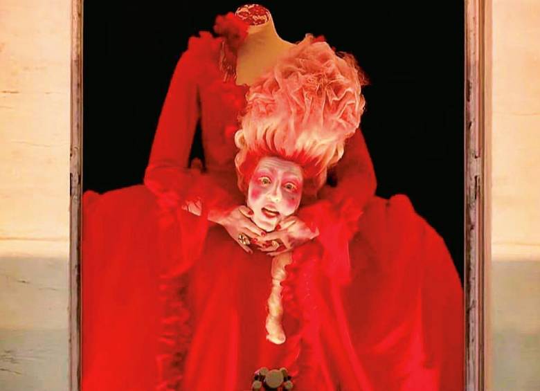 En la ceremonia inaugural de los Juegos Olímpicos, esta imagen de María Antonieta decapitada fue una de las más impactantes. Fue la reina consorte de Francia hasta 1793. Foto: Getty