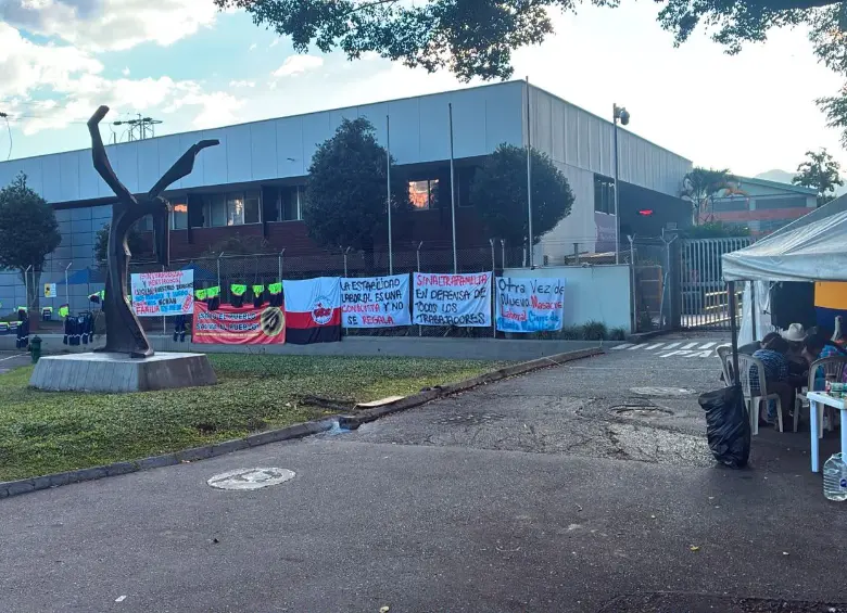 La transición de la planta de Essity (antes Grupo Familia) en Medellín hacia Cajicá generó un conflicto laboral: el sindicato denuncia presiones y la empresa asegura que el proceso será gradual. FOTO cortesía Sinaltrafamilia