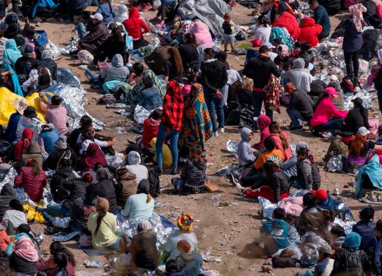 El gobierno estadounidense asegura que de ahora en adelante, para seguir una “vía legal”, un migrante puede acogerse a programas de reunificación familiar y a los permisos humanitarios. FOTO AFP