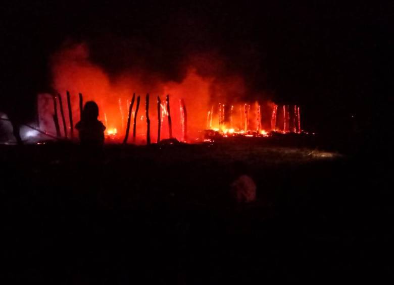 Los Ungumas de los Wiwa fueron incinerados en plena noche del 24 de diciembre. Foto: Cortesía.
