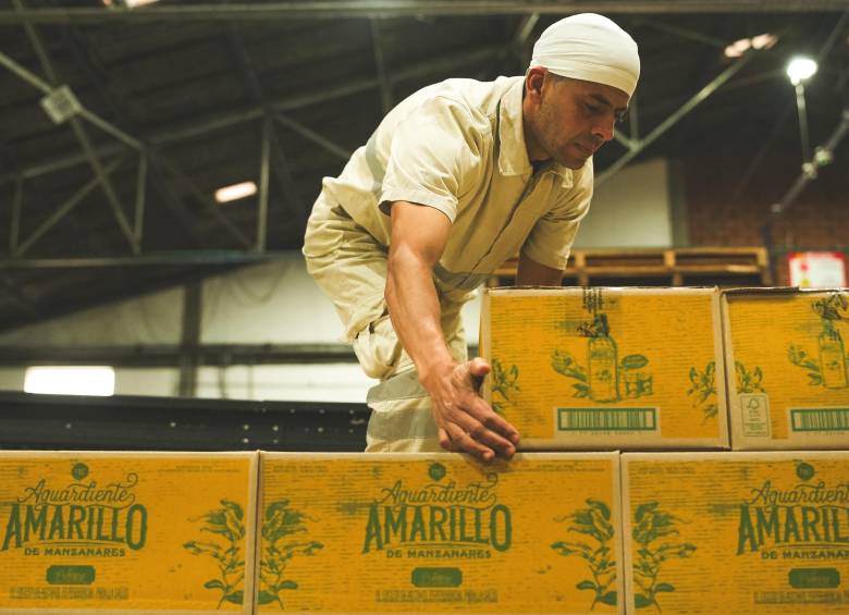 La Industria Licorera de Caldas alcanzó ventas de cerca de 13 millones de botellas de Aguardiente Amarillo de Manzanares en 2024 en el país.