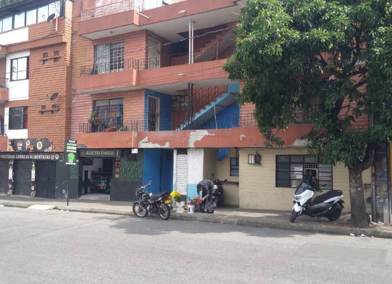 Dentro de esta residencia del barrio Jesús Nazareno, en el centro de Medellín, ocurrió el asesinato de Michell Vanessa Torres Romero, de 27 años. FOTO: Cortesía