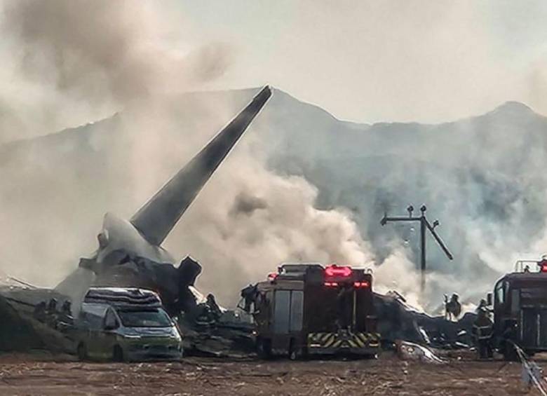 Fueron recuperadas las dos cajas negras del avión del vuelo JJA-2216 en Corea del Sur. FOTO: AFP