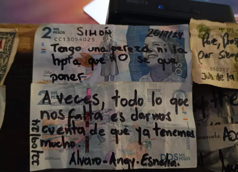 Mensajes que dejan algunos de los visitantes. FOTO: Cristian Álvarez.