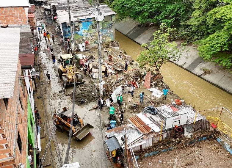 La emergencia por crecientes dejó afectaciones principales en la quebrada La Iguaná (comuna 7 Robledo), comuna 13 San Javier, Popular, Manrique, Guayabal, además de los corregimientos de San Cristóbal y Altavista. Foto: Cortesía Alcaldía de Medellín