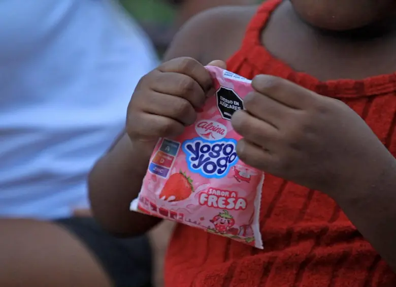 Productos como quesitos campesinos y yogures en bolsa han ganado espacio entre los consumidores, especialmente porque resultan prácticos para las loncheras escolares. Foto: Cortesía Alpina