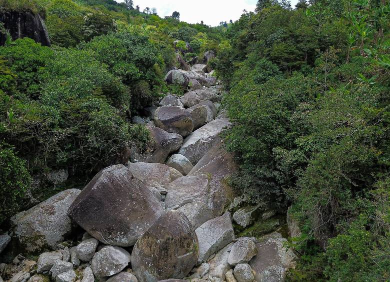 Los yarumaleños bautizaron este tramo como Puente Piedra. FOTO: MANUEL SALDARRIAGA