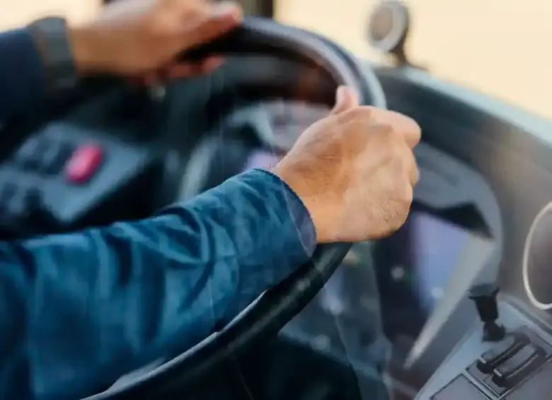 Las empresas están contratando personal para entregas, rutas y logística en ciudades como Bogotá, Medellín y Cali. FOTO: Getty