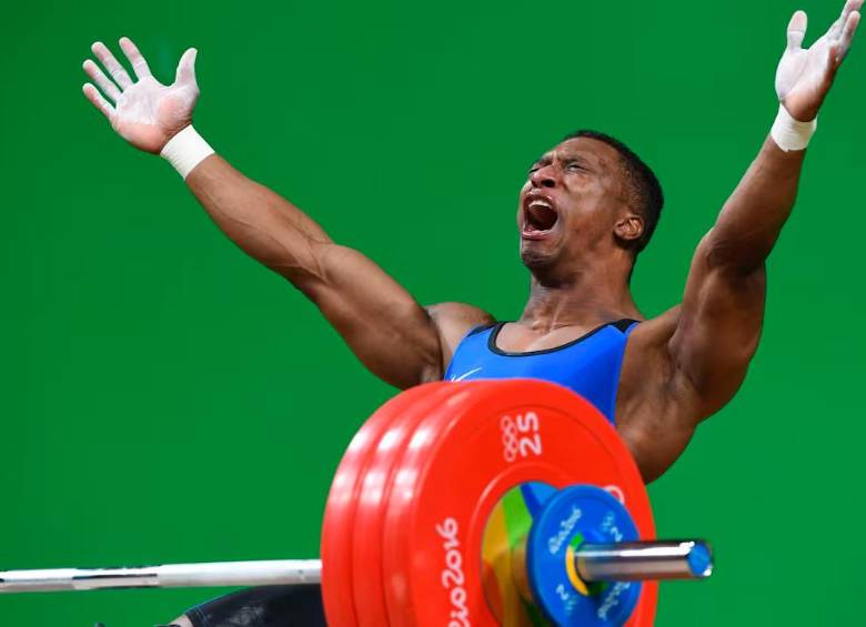 Óscar Figueroa después de ganar medalla de oro en Río 2016. FOTO AFP