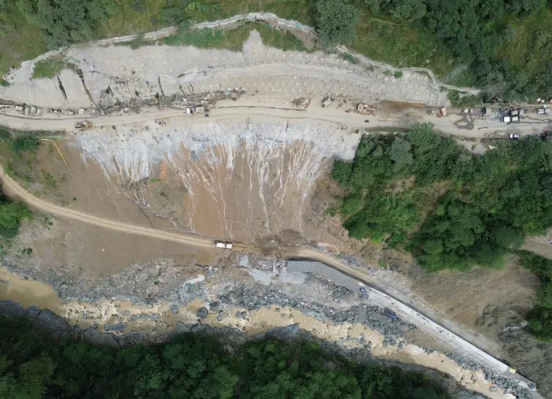 La concesión recomendó a la ciudadanía transitar con precaución y seguir la señalización instaurada en el sitio. FOTO: Cortesía